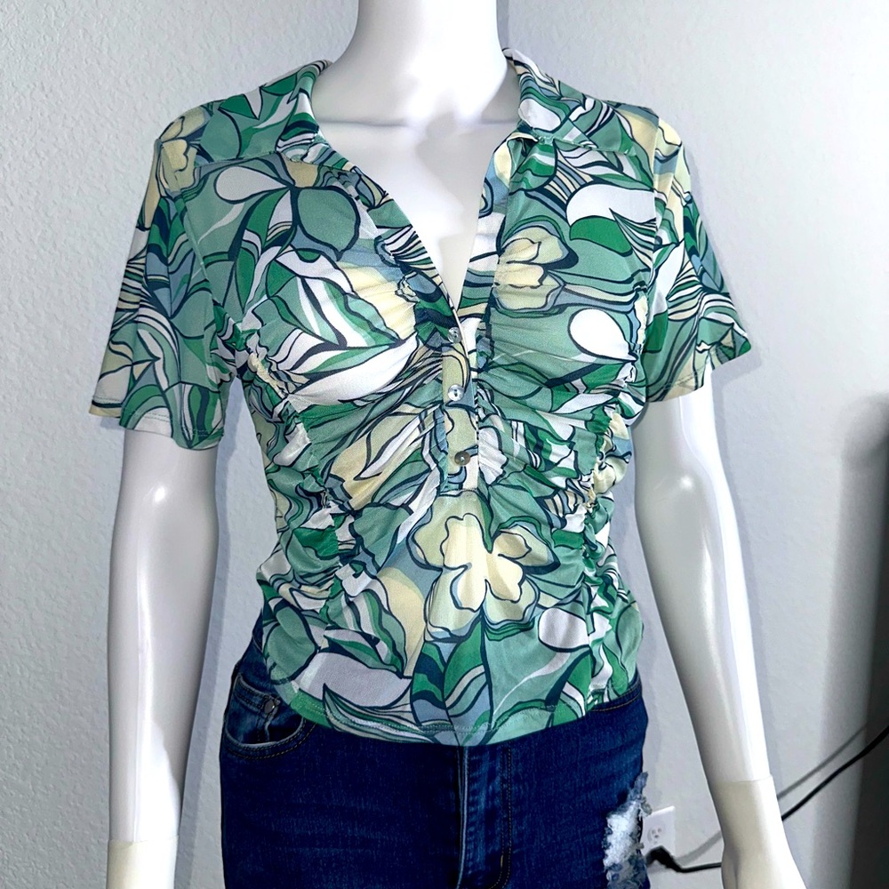 Green Leaf/Floral Print Half Button-Up Mesh Shirt